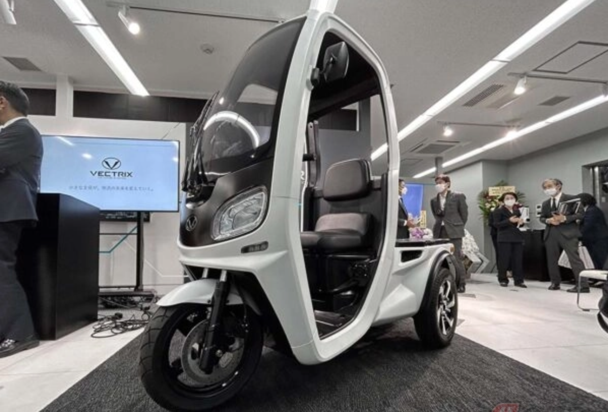 【バイクのニュース】  普通免許で乗れるVECTRIXの商用3輪BEV「I-Cargo」  世界初の旗艦店「VECTRIX Tokyo Ginza Gallery」で公開